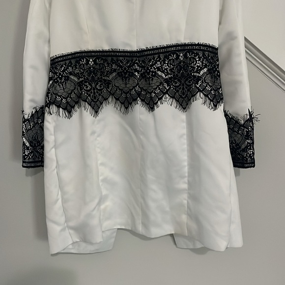 Elegant White and Black Lace Women's Coat - Picture 8 of 10